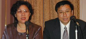 中国側の出席者2人